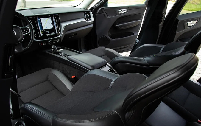 Volvo XC 60 cena 109899 przebieg: 221500, rok produkcji 2020 z Pobiedziska małe 781